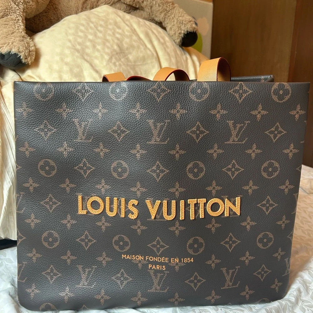 Louis Vuitton Monogram shopper Tote in Brown - Picture 1 of 12